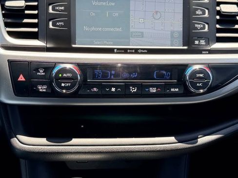 Used 2017 Toyota Highlander SE FWD image 29