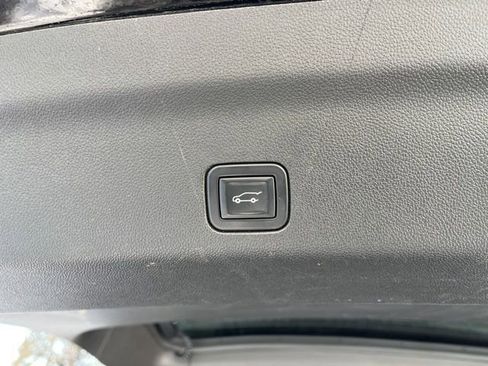 Used 2021 Cadillac Escalade ESV Sport Platinum image 10