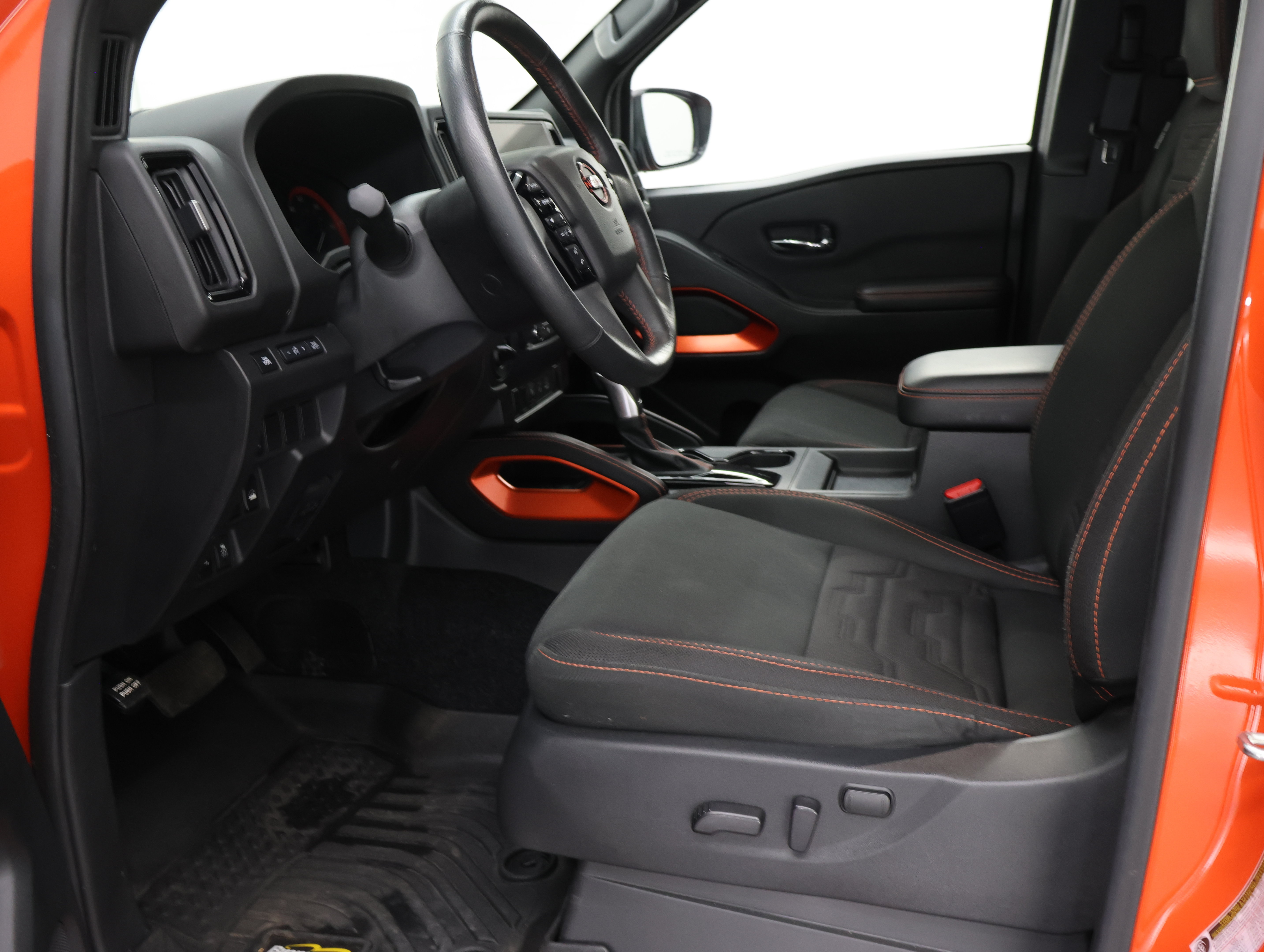 Used 2025 Nissan Frontier PRO-4X AWD/4WD image 8