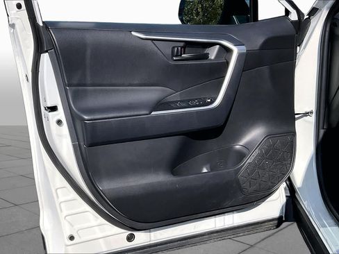 Used 2025 Toyota RAV4 LE FWD image 21