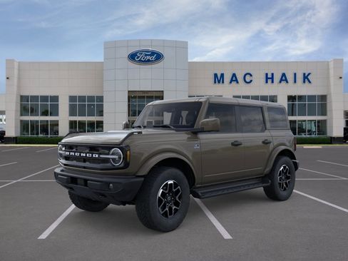 New 2026 Ford Bronco Outer Banks AWD/4WD image 1