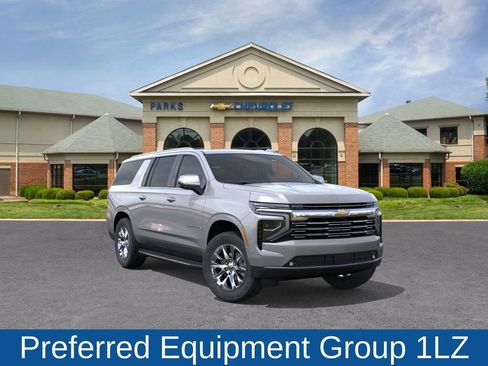 New 2026 Chevrolet Suburban Premier image 2