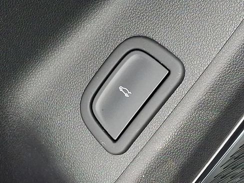Used 2026 GMC Acadia Elevation w/ Elevation Premium Package AWD/4WD image 26