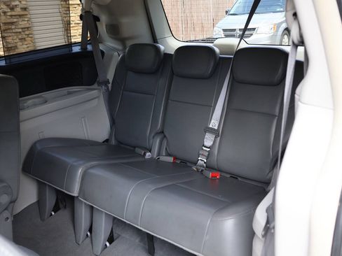 Used 2010 Volkswagen Routan SE FWD image 20