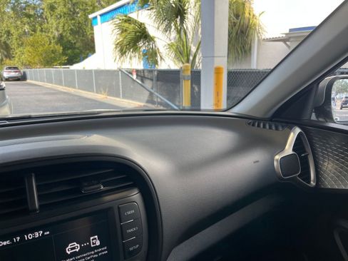 Used 2025 Kia Soul LX w/ LX Technology Package image 35