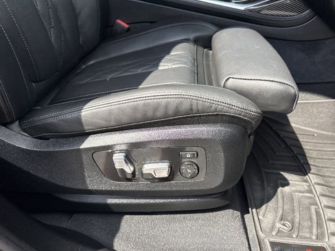 Used 2025 BMW X7 M60i AWD/4WD image 36