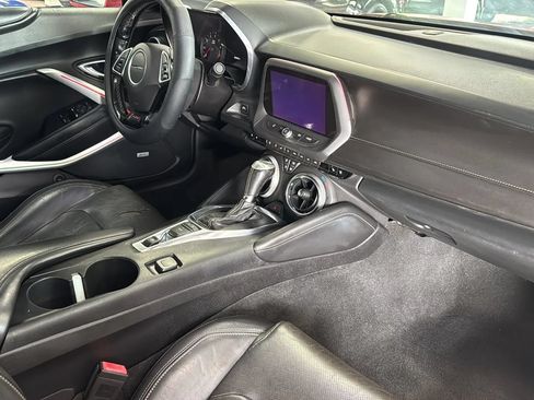 Used 2019 Chevrolet Camaro SS RWD image 9