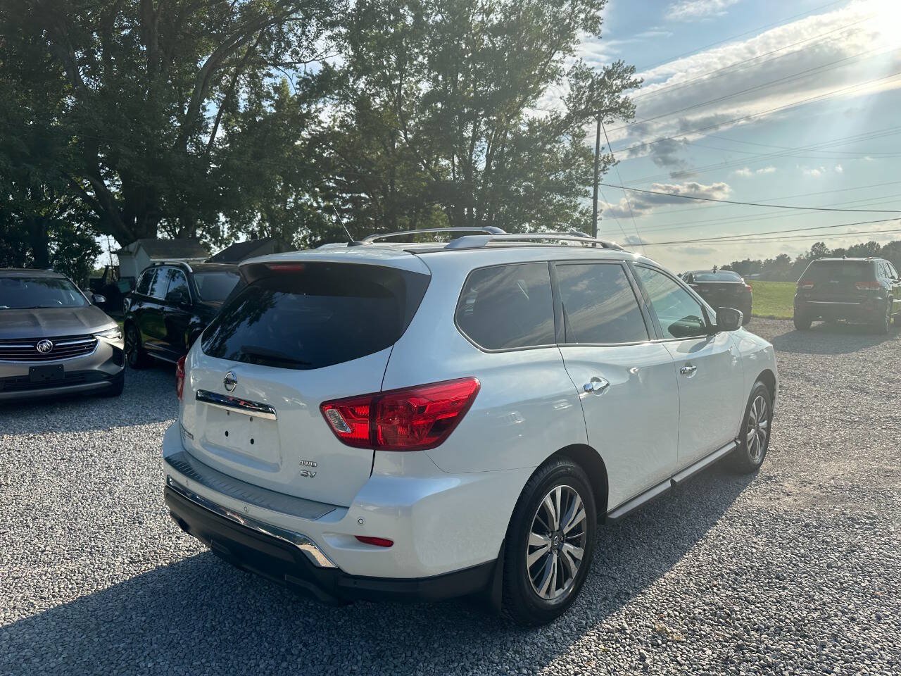 Used 2017 Nissan Pathfinder SV w/ SV Cold Weather Package AWD/4WD image 5