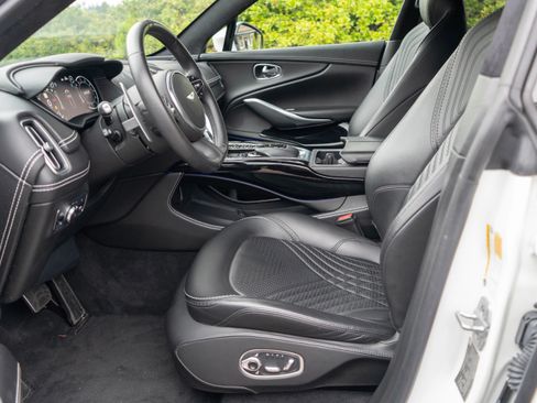 Used 2021 Aston Martin DBX image 12