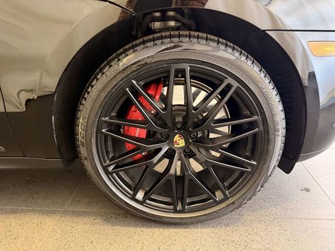 Certified 2024 Porsche Macan GTS AWD/4WD image 11