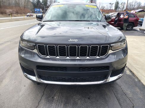 Certified 2025 Jeep Grand Cherokee L Laredo image 3