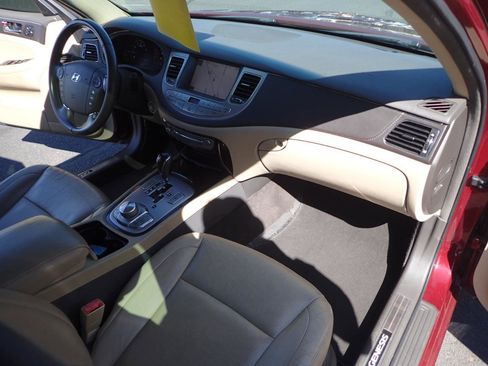 Used 2011 Hyundai Genesis 4.6 RWD image 13
