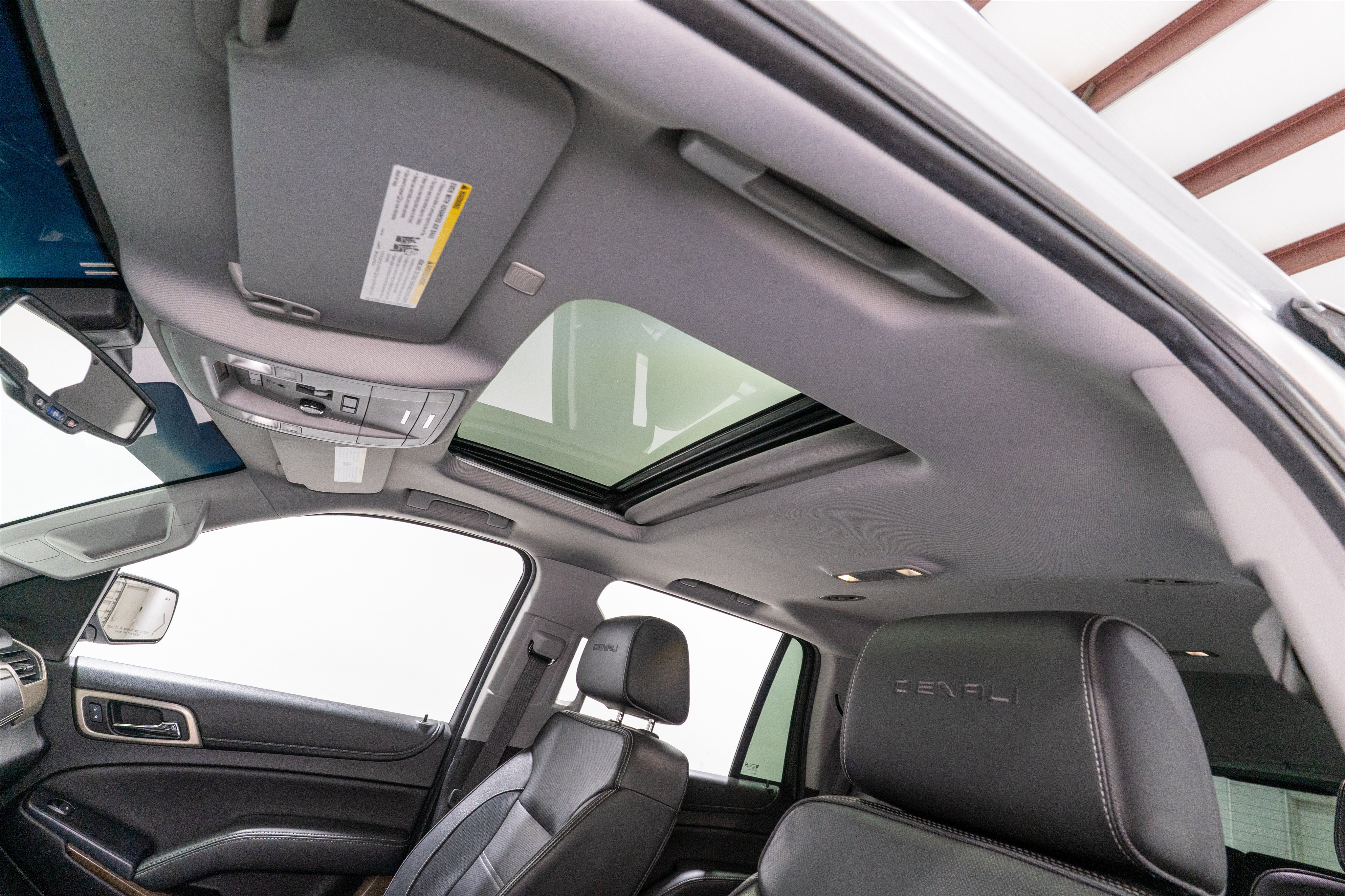 Used 2018 GMC Yukon Denali AWD/4WD image 16