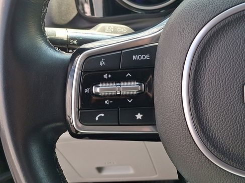 Used 2023 Kia Carnival EX FWD image 17