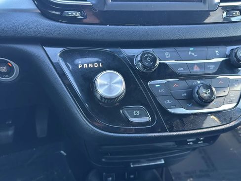 Used 2020 Chrysler Pacifica Touring w/ S Appearance Package image 35