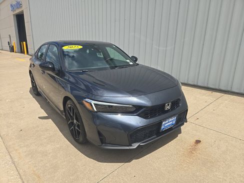 Used 2025 Honda Civic Sport image 2