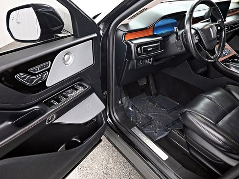 Used 2020 Lincoln Aviator Reserve w/ Equipment Group 201A image 4