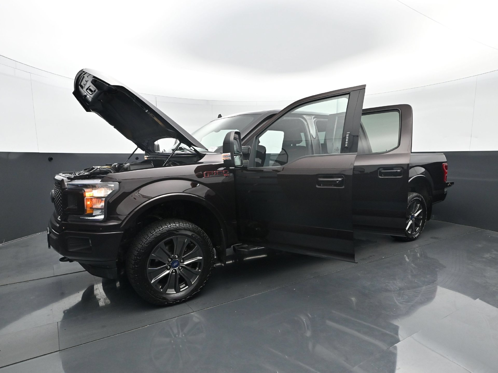 Used 2018 Ford F150 XLT w/ Equipment Group 302A Luxury AWD/4WD image 30