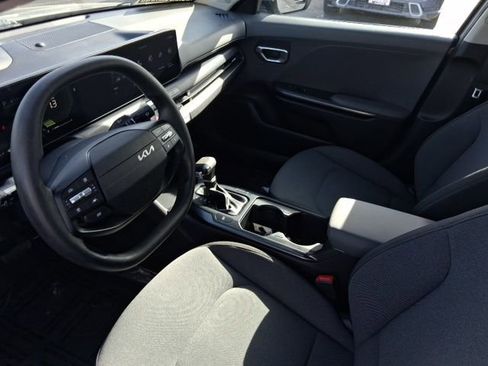 Used 2025 Kia K4 LXS image 13