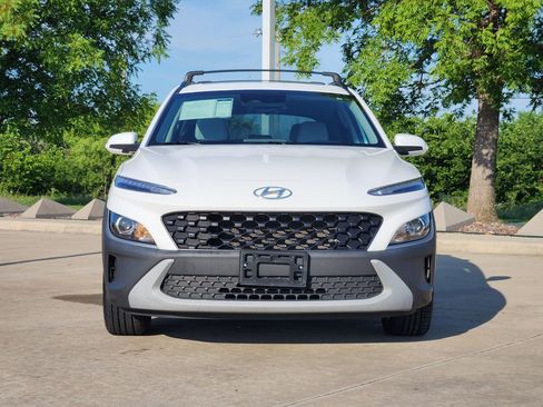 Used 2023 Hyundai Kona SEL w/ Convenience Package FWD image 2