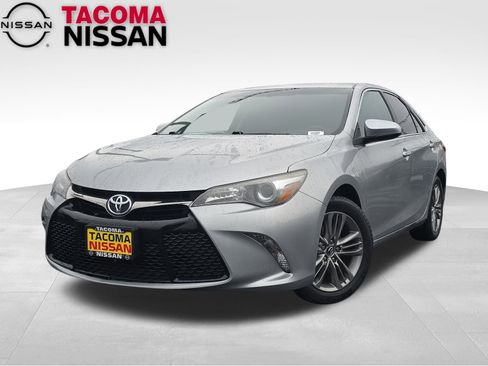 Used 2015 Toyota Camry SE image 1