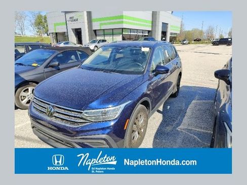 Used 2023 Volkswagen Tiguan SE image 1