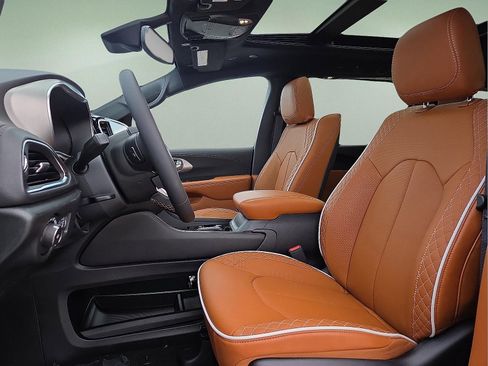 New 2026 Chrysler Pacifica Pinnacle image 15