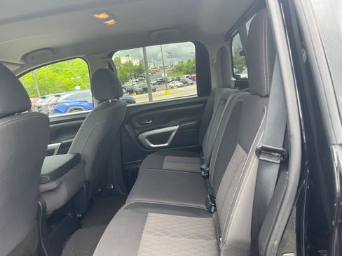 Used 2023 Nissan Titan SV image 23