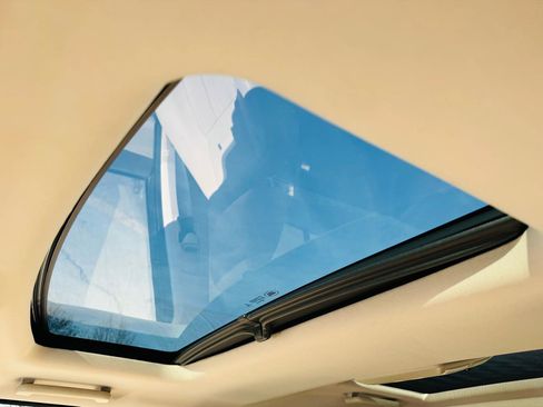 Used 2016 Land Rover LR4 HSE image 17