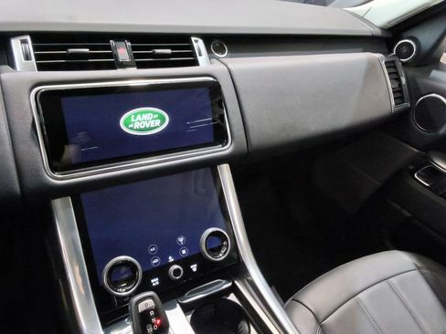 Used 2019 Land Rover Range Rover Sport SE image 21