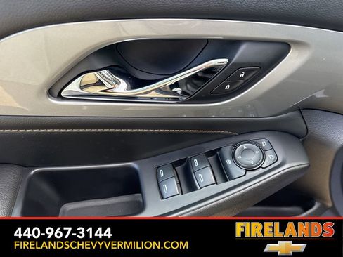 Used 2021 Chevrolet Traverse LT image 11