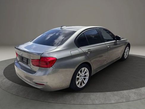 Used 2017 BMW 320i Sedan RWD image 5
