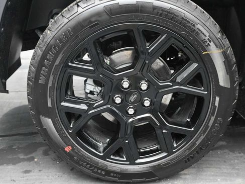 New 2026 Ford Maverick Lariat w/ Black Appearance Package image 10