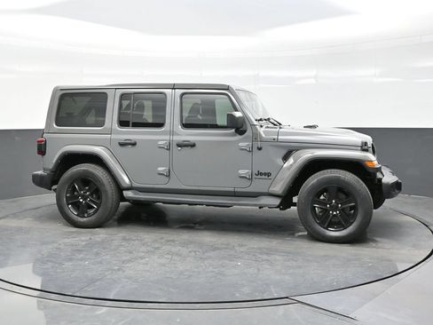 Used 2023 Jeep Wrangler Unlimited Sahara AWD/4WD image 8