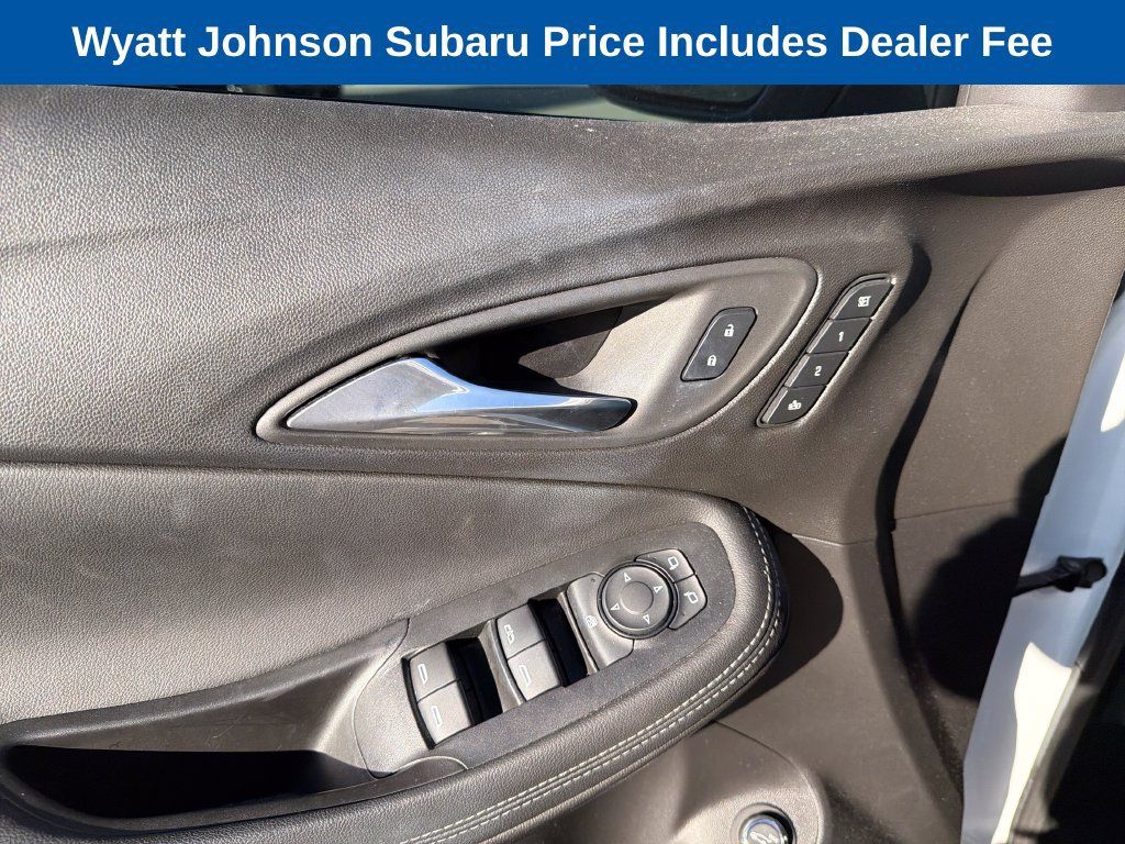 Used 2022 Buick Encore GX Essence w/ Experience Buick Package FWD image 22