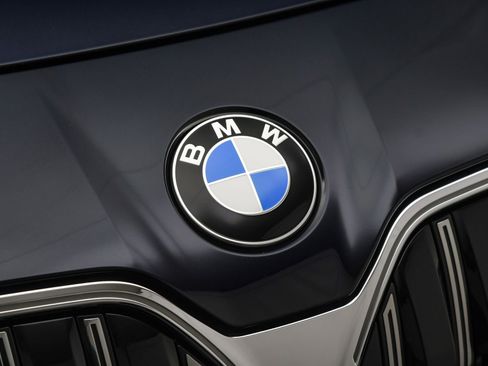 Used 2024 BMW 760i xDrive w/ Premium Package 2 image 27