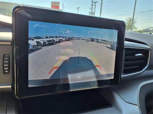 Used 2022 Ford Explorer XLT w/ Equipment Group 202A image 18