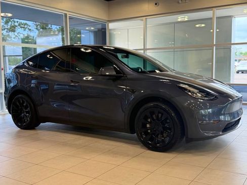 Used 2022 Tesla Model Y Long Range AWD/4WD image 6
