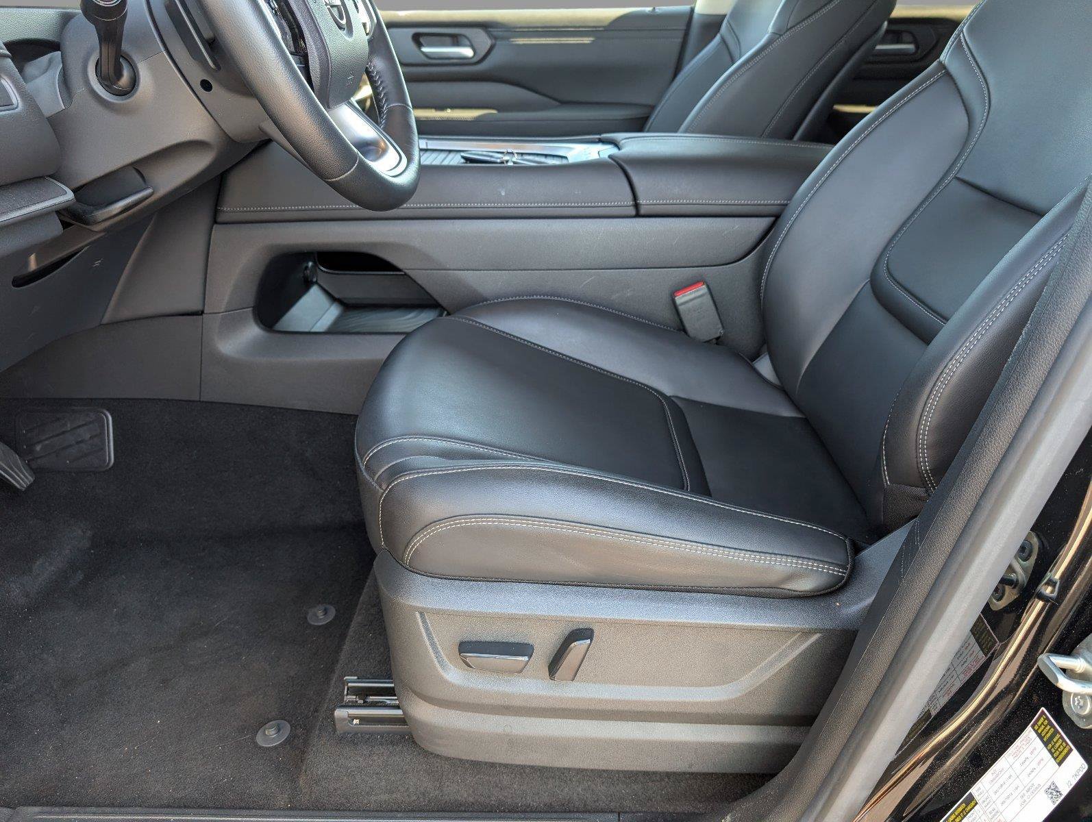 Used 2025 Nissan Armada SV AWD/4WD image 14
