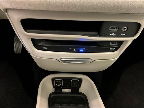 Used 2018 Chrysler Pacifica Touring-L Plus w/ Advanced Safetytec Group FWD image 16