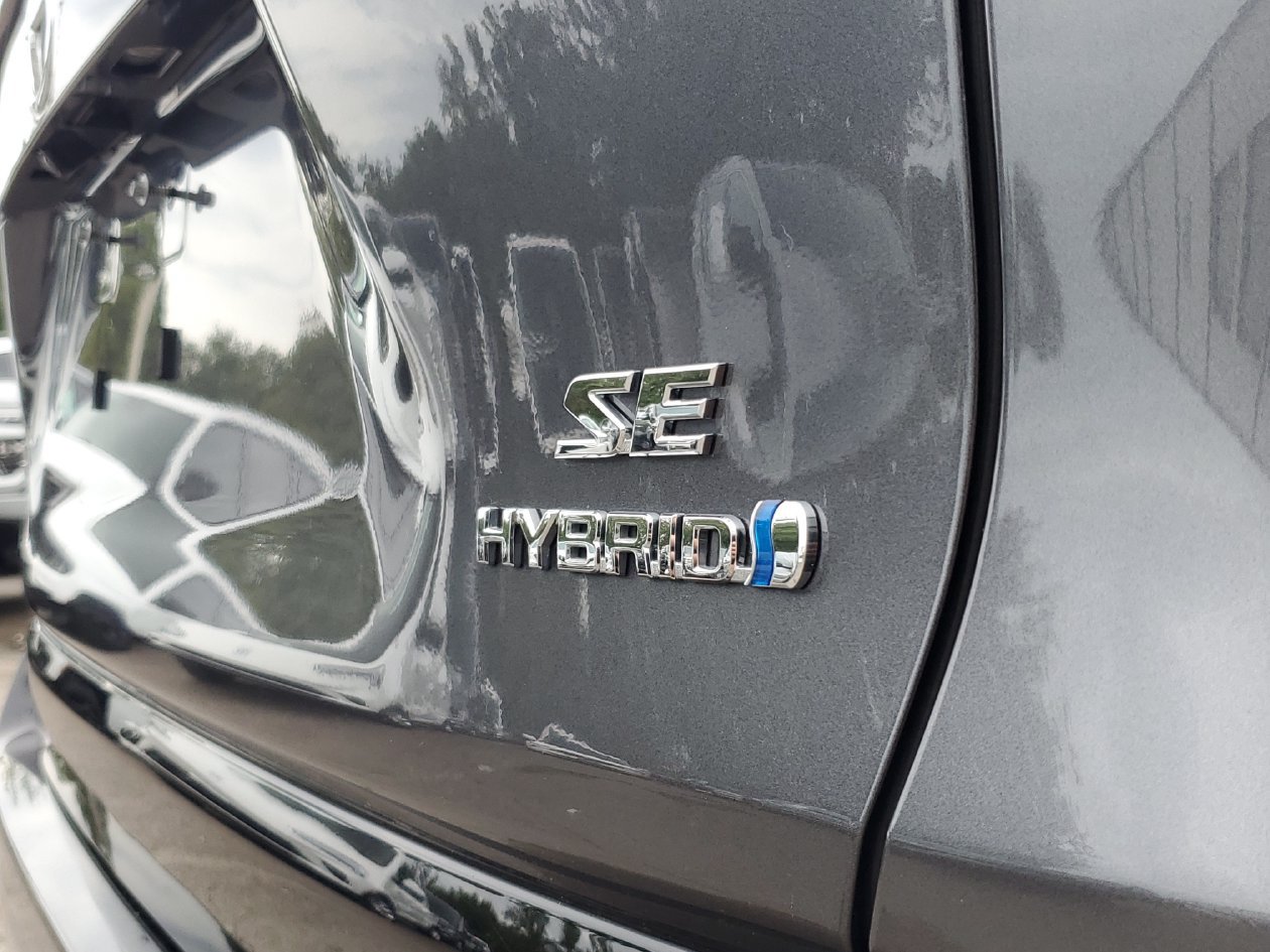 Used 2023 Toyota RAV4 SE w/ Convenience Package AWD/4WD image 8