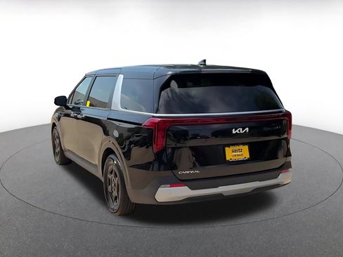 Used 2026 Kia Carnival FWD image 11