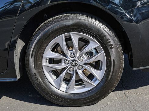 Certified 2024 Toyota Sienna LE image 28