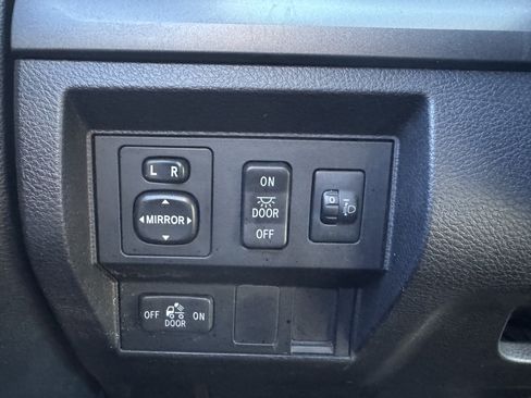 Used 2015 Toyota Tundra SR5 image 32