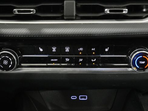Used 2025 Chevrolet Equinox LT FWD image 19