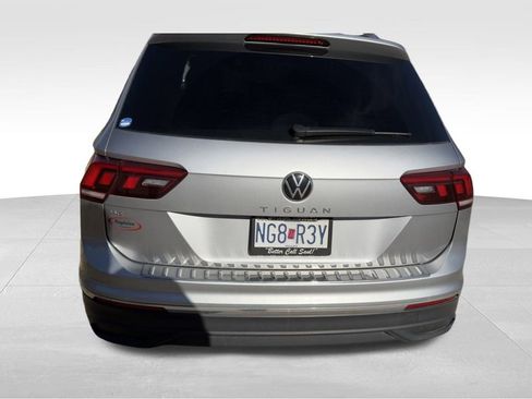Used 2023 Volkswagen Tiguan SE w/ Panoramic Sunroof Package image 7