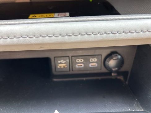 Used 2023 Toyota Highlander XLE FWD image 22