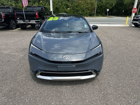 Used 2025 Toyota Prius Plug-In Hybrid FWD image 11