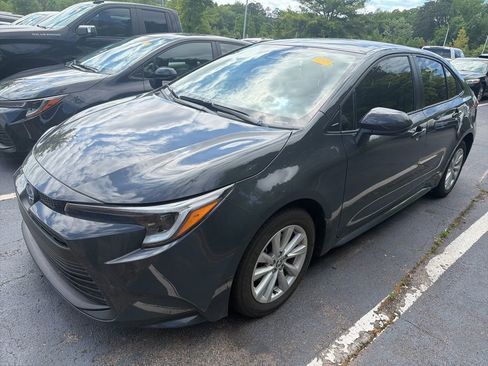 Used 2025 Toyota Corolla LE FWD image 1