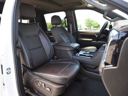 Used 2024 GMC Sierra 3500 Denali w/ Denali Reserve Package image 15